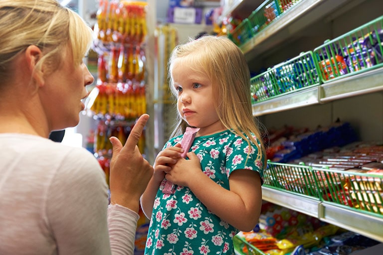 親は口出ししない方がいい？子どもに上手なお金の使い方を教える方法